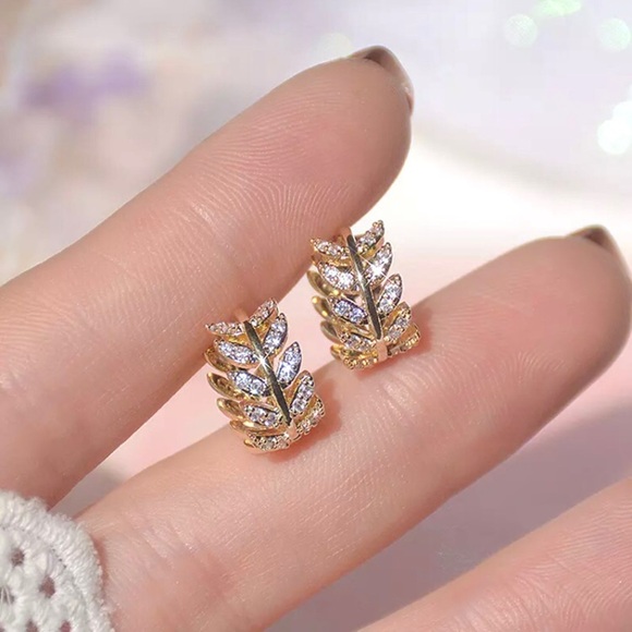 “Eden” Leaf Hoop Diamond Gold Elegant Dainty Circle Casual/Formal Gift Earrings - Picture 5 of 6